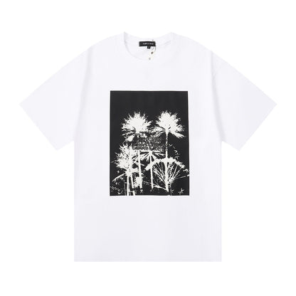 La nueva camiseta clásica de manga corta añade infinitas posibilidades a tus conjuntos de verano y mantiene tu estilo fresco en todo momento