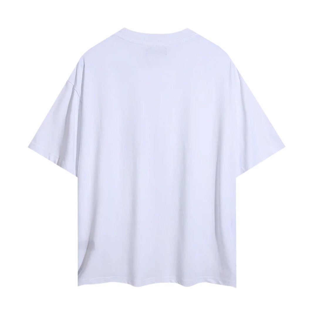 La nueva camiseta minimalista de manga corta ofrece una experiencia de estilo sencilla que te permite mostrar tu estilo personal durante las actividades de verano