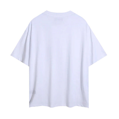 La nueva camiseta minimalista de manga corta ofrece una experiencia de estilo sencilla que te permite mostrar tu estilo personal durante las actividades de verano