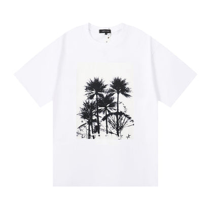 La nueva camiseta clásica de manga corta añade infinitas posibilidades a tus conjuntos de verano y mantiene tu estilo fresco en todo momento