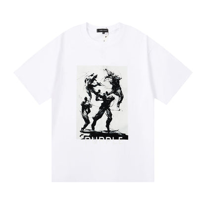 La nueva camiseta clásica de manga corta añade infinitas posibilidades a tus conjuntos de verano y mantiene tu estilo fresco en todo momento