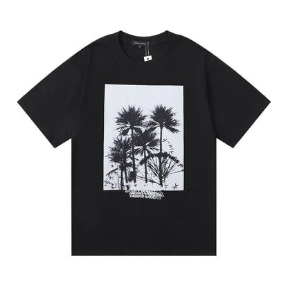 La nueva camiseta clásica de manga corta añade infinitas posibilidades a tus conjuntos de verano y mantiene tu estilo fresco en todo momento