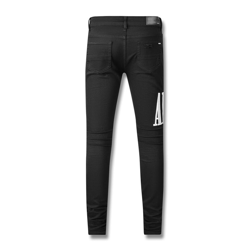 Jean déchiré noir élégant avec des accents en similicuir argenté et un design vieilli 