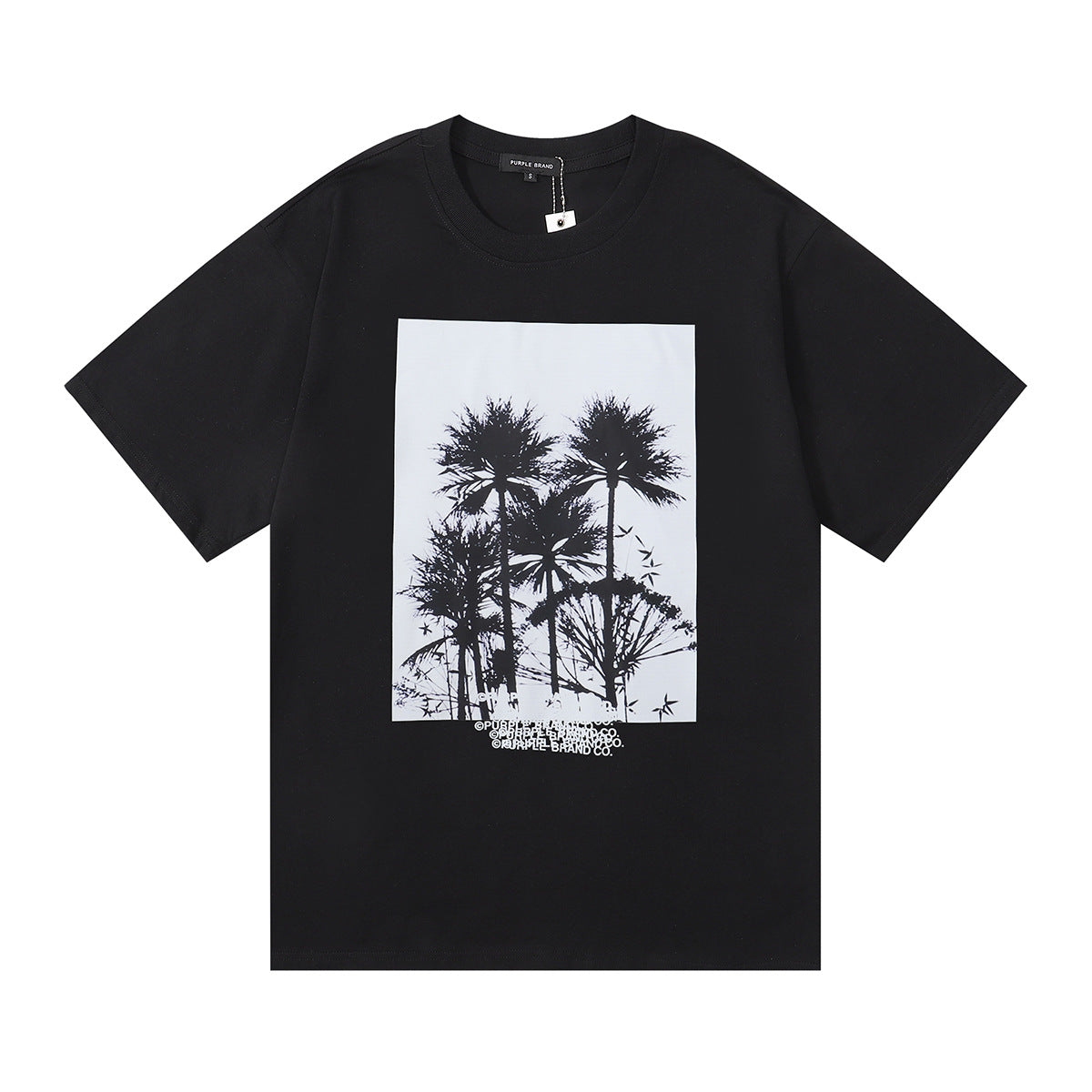 La nueva camiseta clásica de manga corta presenta un diseño simple que hace que tus atuendos diarios sean más versátiles y elegantes