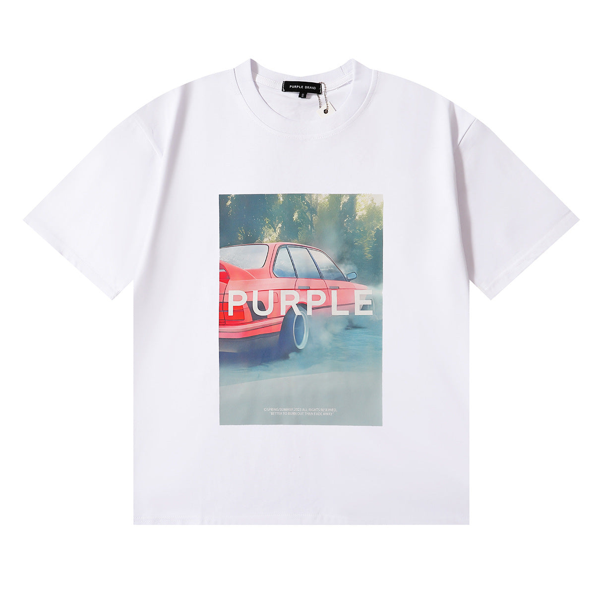 Le nouveau sweat à capuche et le nouveau t-shirt polyvalents vous permettent de changer facilement de style, vous gardant ainsi en confiance à tout moment