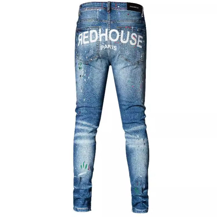 Jean bleu coupe droite avec broderie vieillie et motif peint pour un style urbain