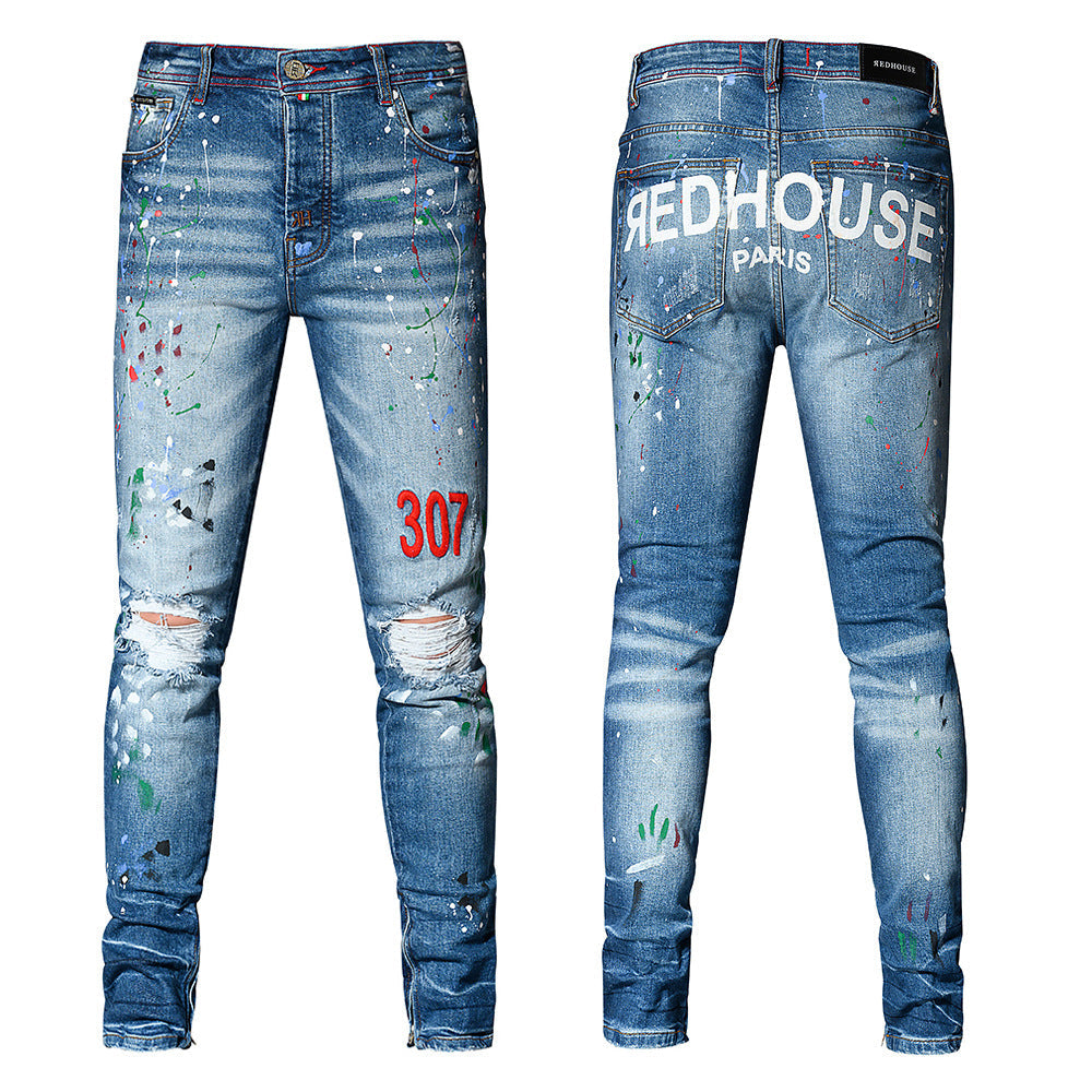 Jean bleu coupe droite avec broderie vieillie et motif peint pour un style urbain