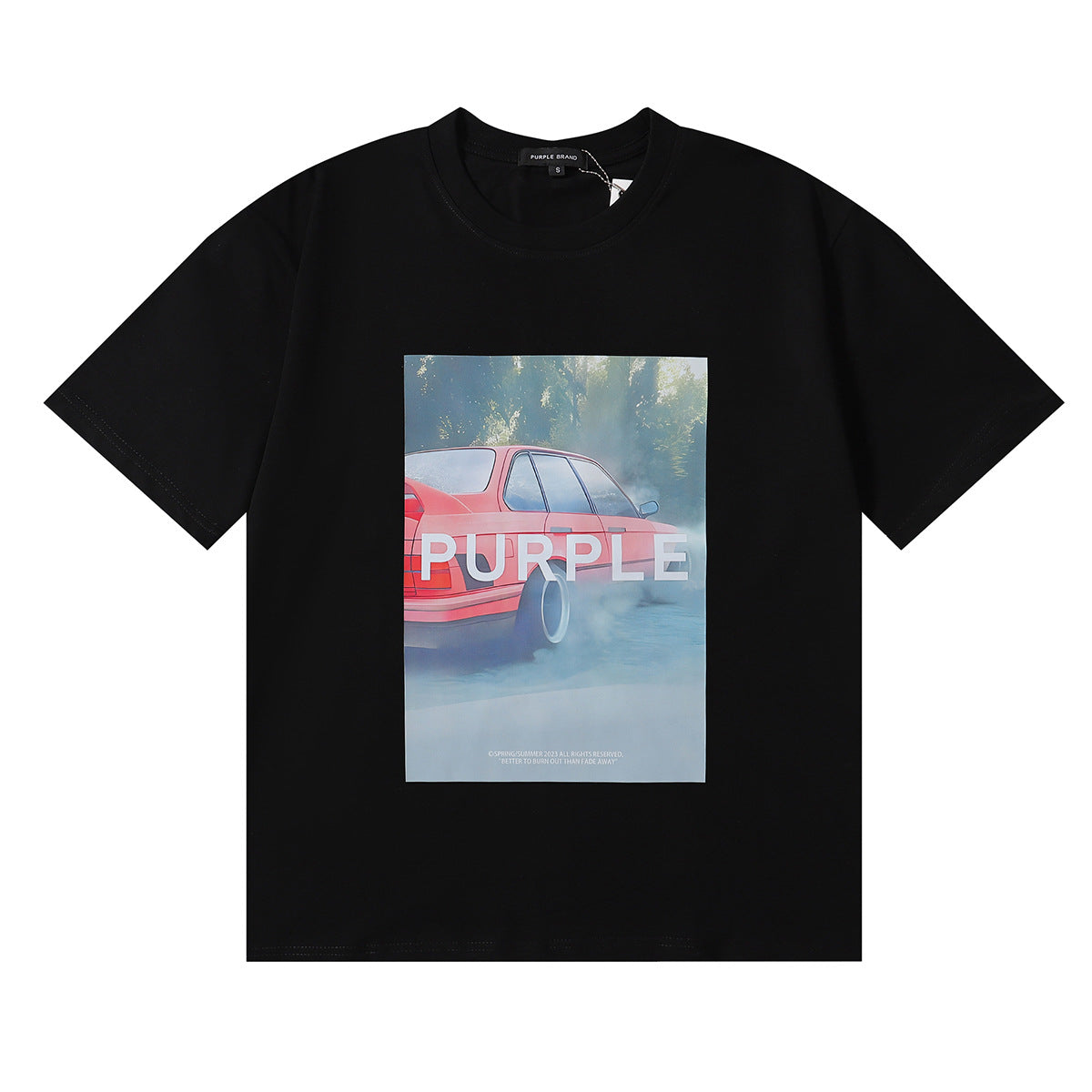 Le nouveau sweat à capuche et le nouveau t-shirt polyvalents vous permettent de changer facilement de style, vous gardant ainsi en confiance à tout moment