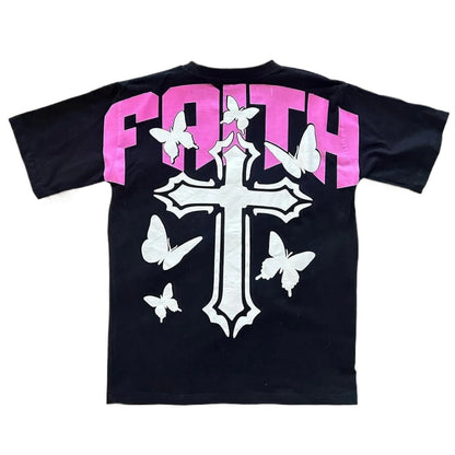 La nueva camiseta de manga corta de moda agrega vitalidad a tus atuendos y te permite destacar en las calles de verano